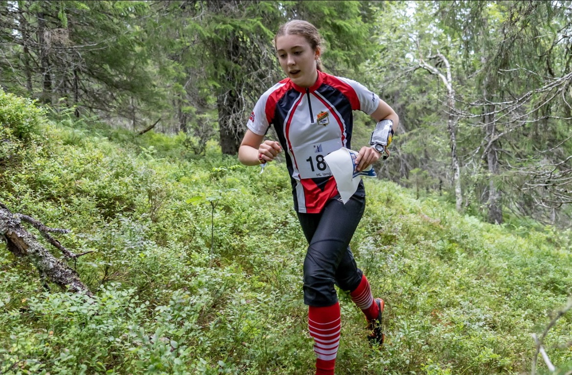 Emilie tildeles Den lille innsatspokalen i Stjørdals-Blink for 2023