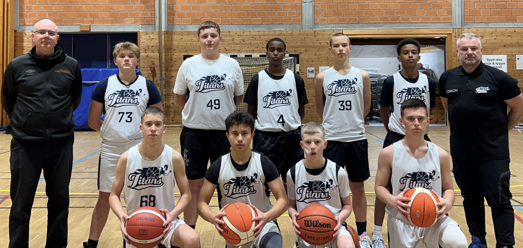 Søt seier for Arendal U15 basketball-laget, hjertesorg for Arendal Titans Seniorer: En fortelling om triumf og tap mot Lauvåsen Lions