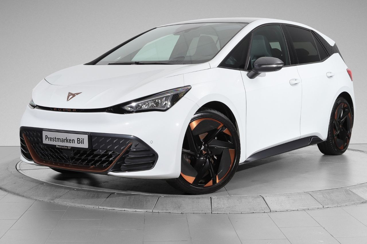 SER DU ETTER BIL? JIF FOTBALL SELGER STRØKEN CUPRA BORN